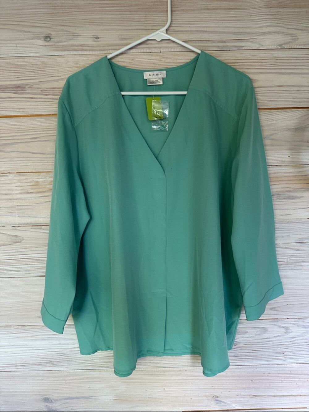 NEVER WORN Van Heusen Women's V-Neck Blouse in Mint Size XXL